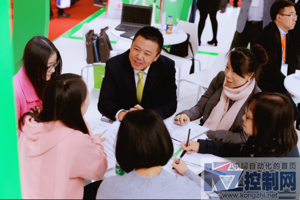 【新闻稿】智领新能，品铸共赢——施耐德电气盛装出席2016北京国际风能大会暨展览会2309.png